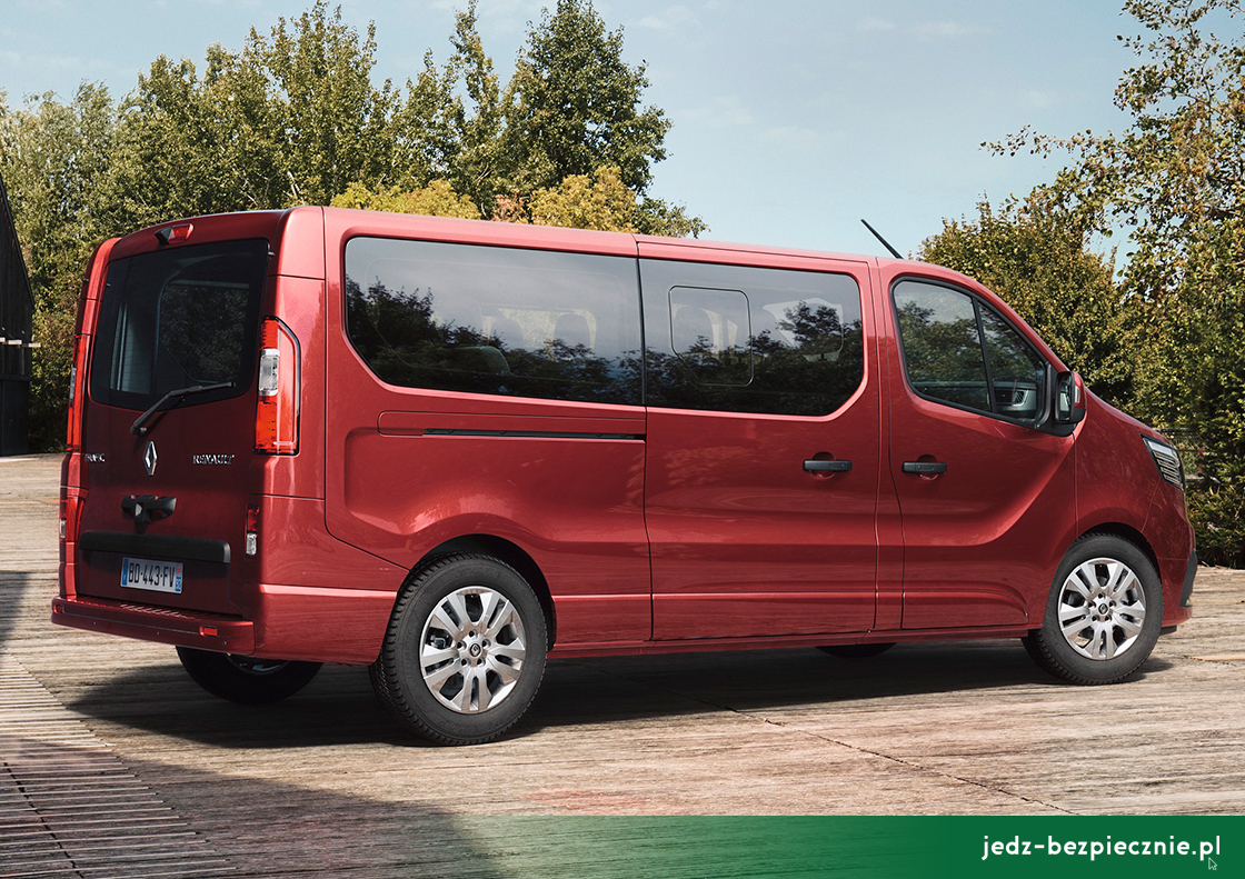 Premiera tygodnia - Renault Trafic Combi i SpaceClass - tył wersji osobowej, rodzinnej